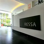 호텔 Ressa Apart *