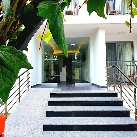 Ressa Apartment